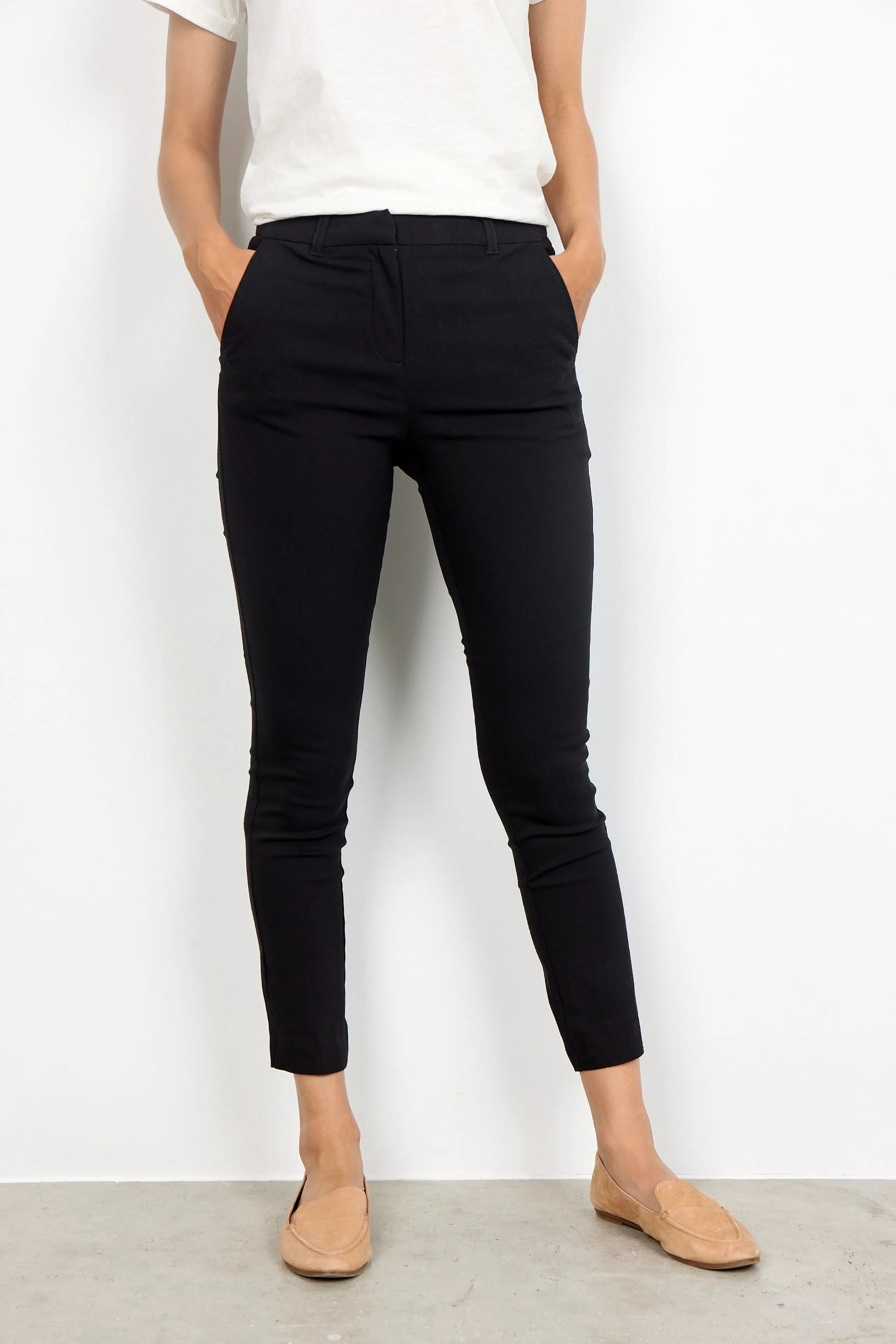 17218 -Tight Fit Jeans- Coffee - Soya Concept