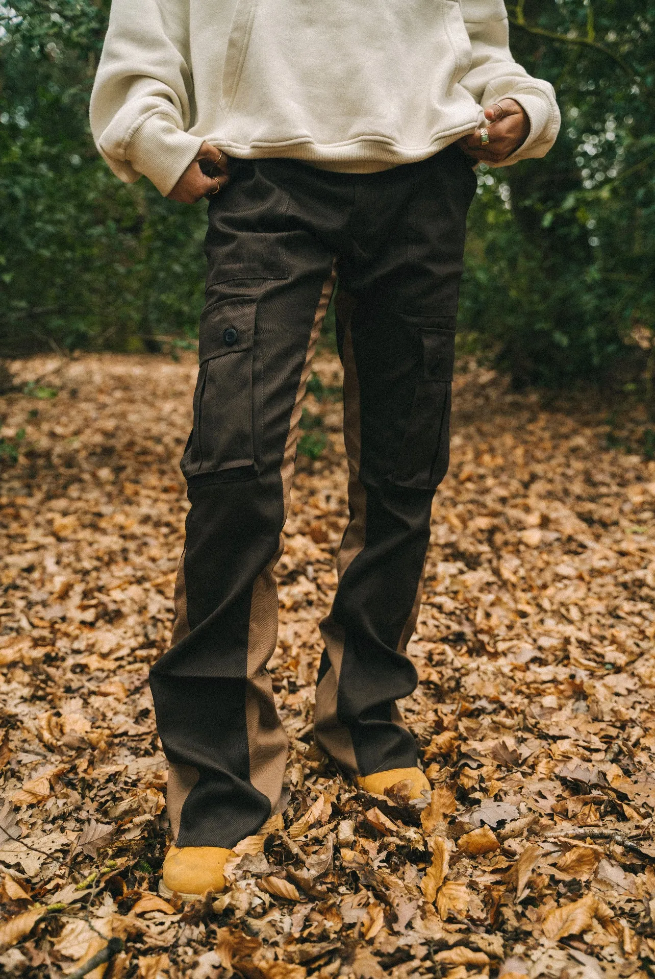 CARGO FLARE TROUSERS - BROWN