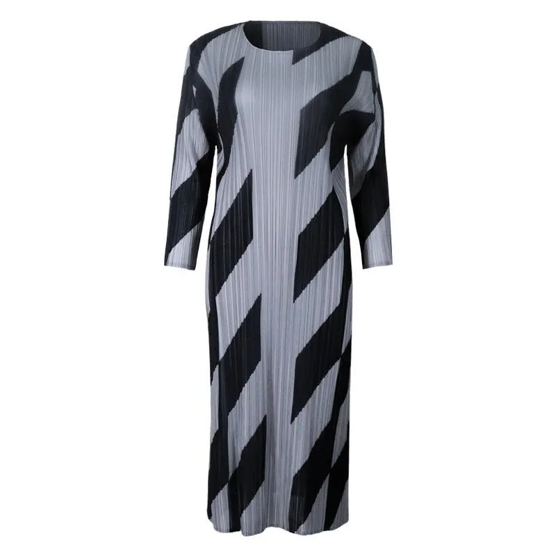 Pre Order:  Contrast Loose Fit Pleated Dress
