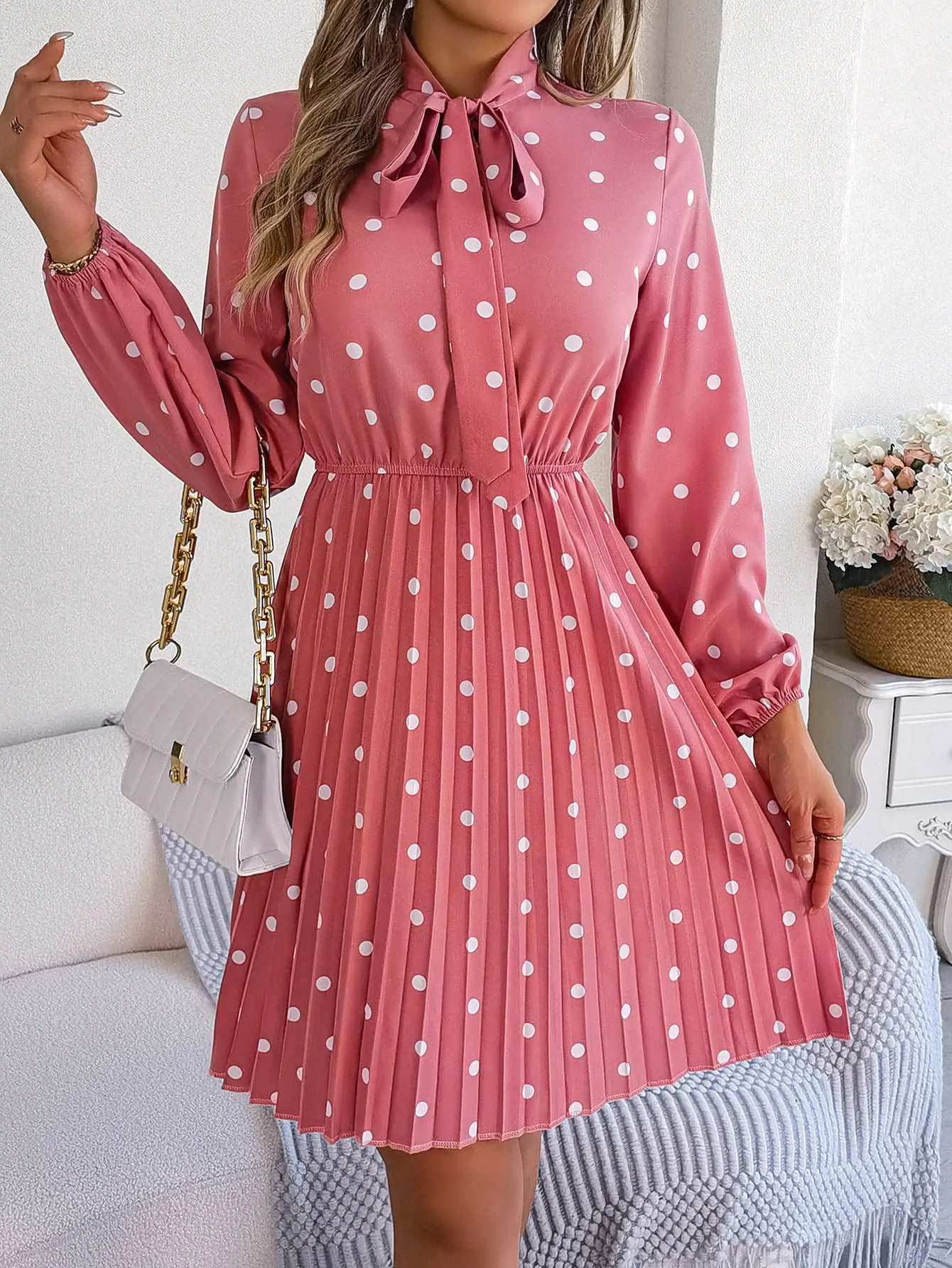 Women's Polka-dot Neck Bow Waist-controlled Long Sleeved Pleated Dress