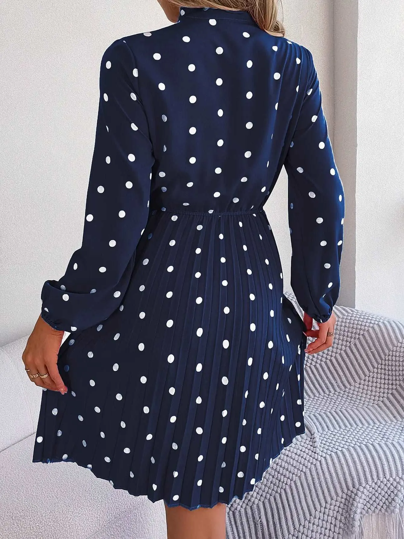 Women's Polka-dot Neck Bow Waist-controlled Long Sleeved Pleated Dress